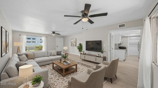 4725 W NORTHERN Avenue, Glendale, AZ 85301