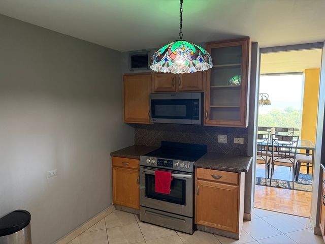 601 E 32nd Street 1111, Chicago, IL 60616