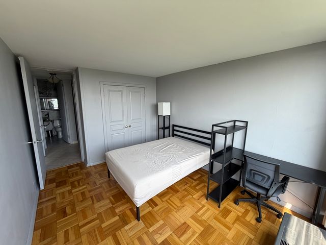 601 E 32nd Street 1111, Chicago, IL 60616