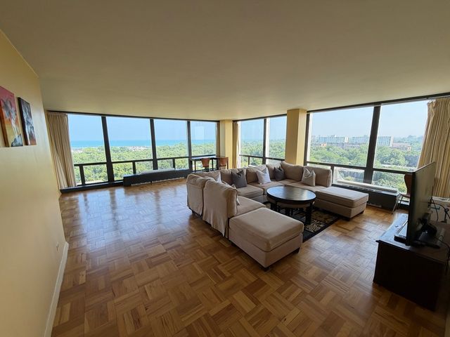 601 E 32nd Street 1111, Chicago, IL 60616