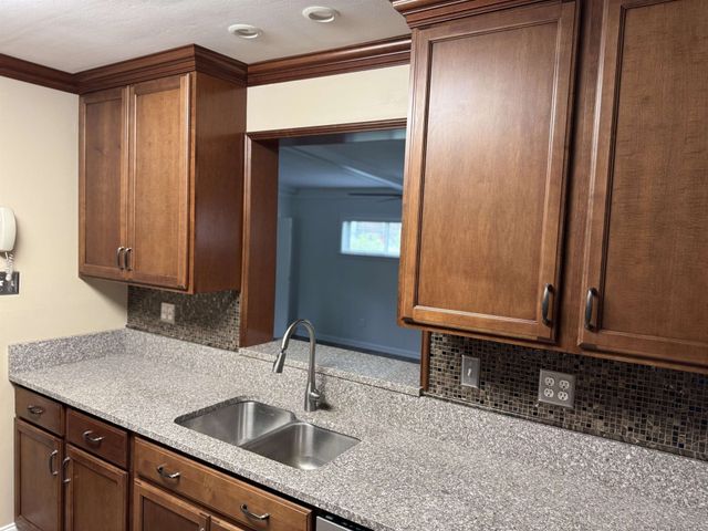 4803 HUMMINGBIRD LN, Memphis, TN 38117