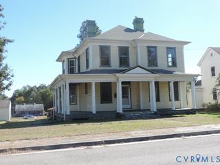 303 Brunswick Ave, Blackstone, VA 23824