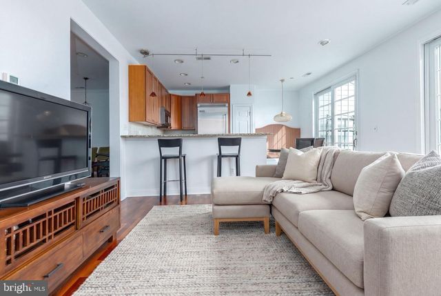 207 CAPTAINS WAY, Philadelphia, PA 19146