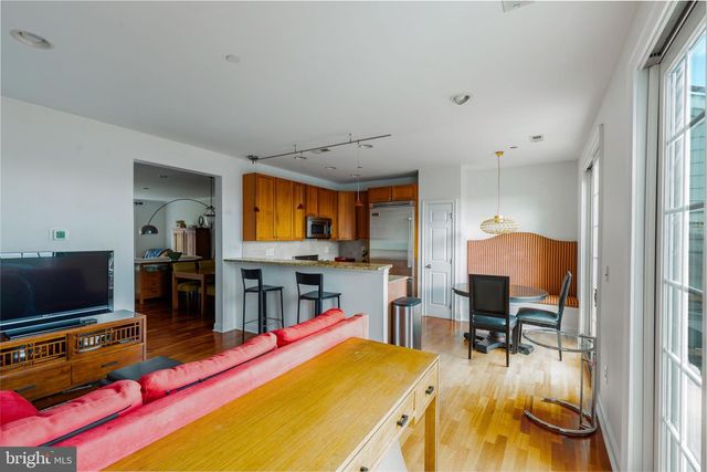 207 CAPTAINS WAY, Philadelphia, PA 19146