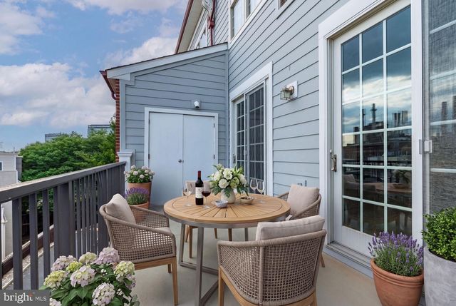 207 CAPTAINS WAY, Philadelphia, PA 19146