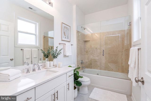 207 CAPTAINS WAY, Philadelphia, PA 19146