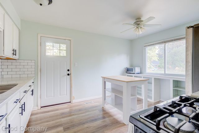 2410 E Lincoln Avenue, Royal Oak, MI 48067