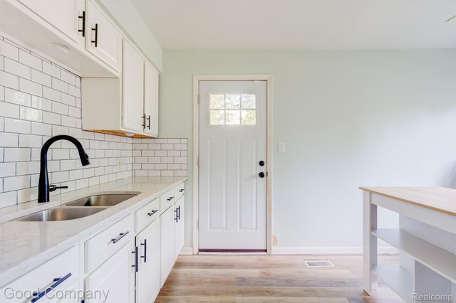 2410 E Lincoln Avenue, Royal Oak, MI 48067
