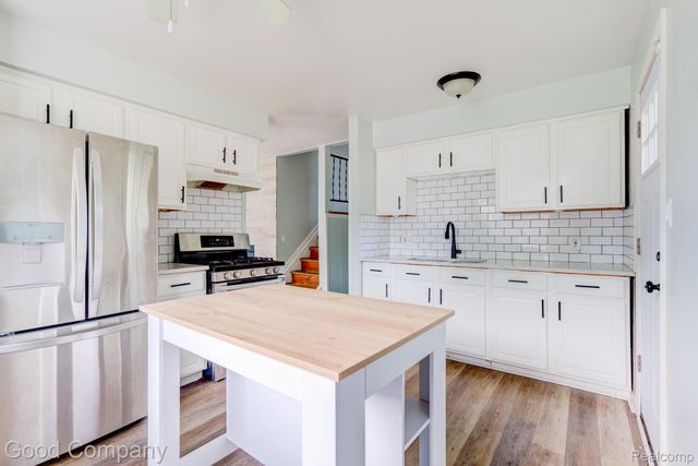 2410 E Lincoln Avenue, Royal Oak, MI 48067