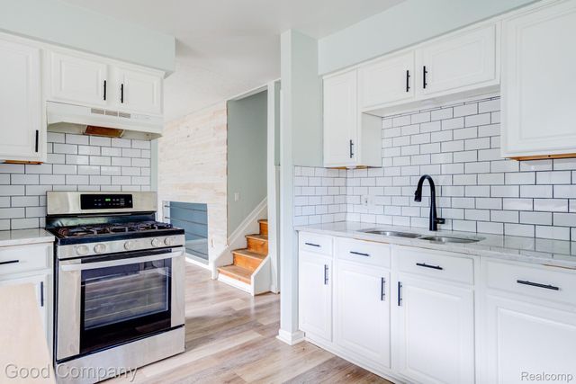 2410 E Lincoln Avenue, Royal Oak, MI 48067