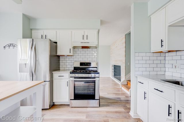 2410 E Lincoln Avenue, Royal Oak, MI 48067