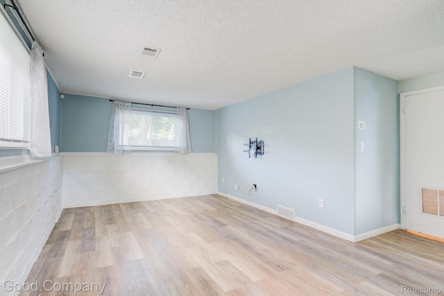 2410 E Lincoln Avenue, Royal Oak, MI 48067