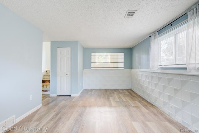 2410 E Lincoln Avenue, Royal Oak, MI 48067