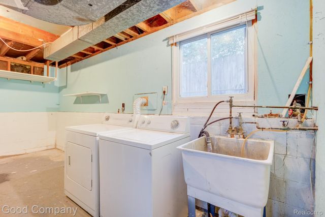 2410 E Lincoln Avenue, Royal Oak, MI 48067