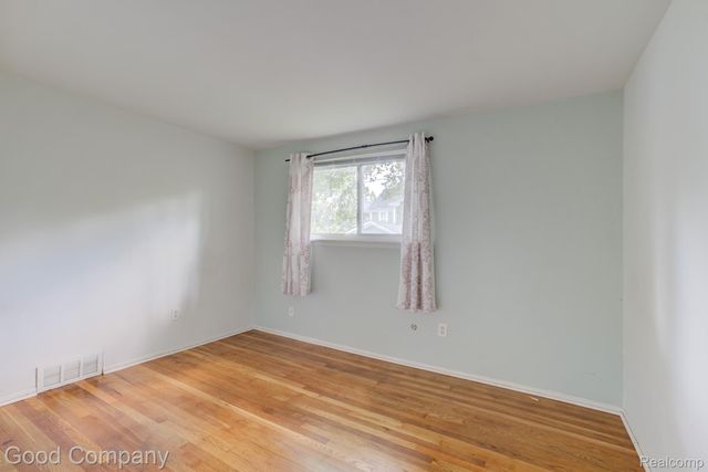 2410 E Lincoln Avenue, Royal Oak, MI 48067