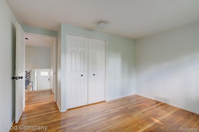 2410 E Lincoln Avenue, Royal Oak, MI 48067