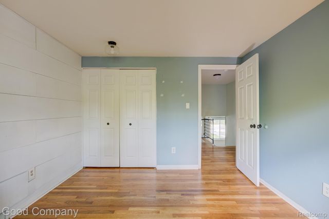2410 E Lincoln Avenue, Royal Oak, MI 48067