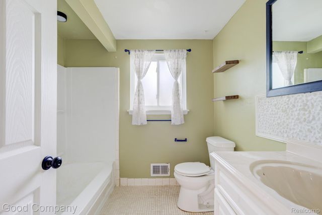 2410 E Lincoln Avenue, Royal Oak, MI 48067