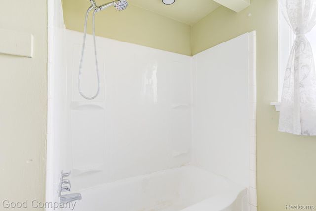 2410 E Lincoln Avenue, Royal Oak, MI 48067