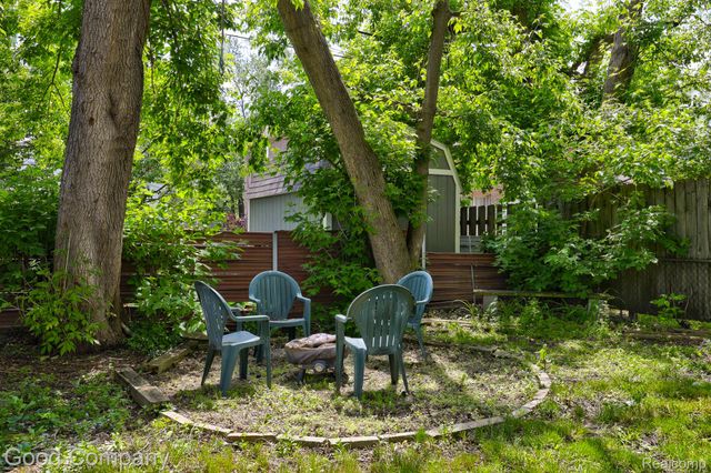 2410 E Lincoln Avenue, Royal Oak, MI 48067