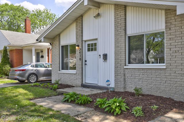 2410 E Lincoln Avenue, Royal Oak, MI 48067