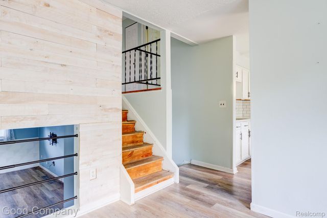 2410 E Lincoln Avenue, Royal Oak, MI 48067