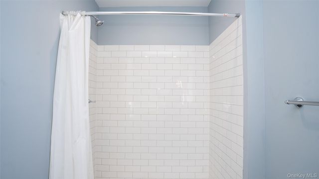 4001 Broadway, Island Park, NY 11558