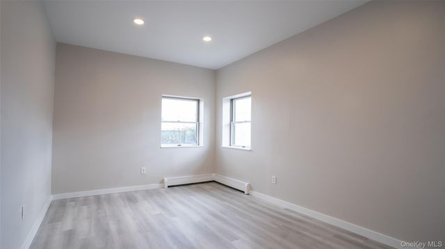 4001 Broadway, Island Park, NY 11558