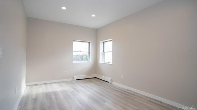 4001 Broadway, Island Park, NY 11558