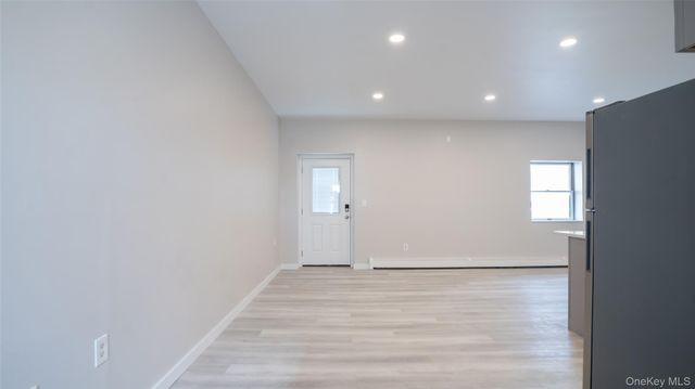 4001 Broadway, Island Park, NY 11558