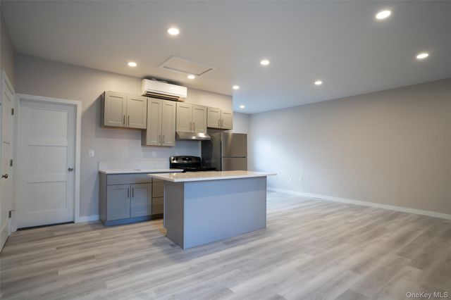 4001 Broadway, Island Park, NY 11558