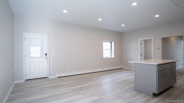 4001 Broadway, Island Park, NY 11558