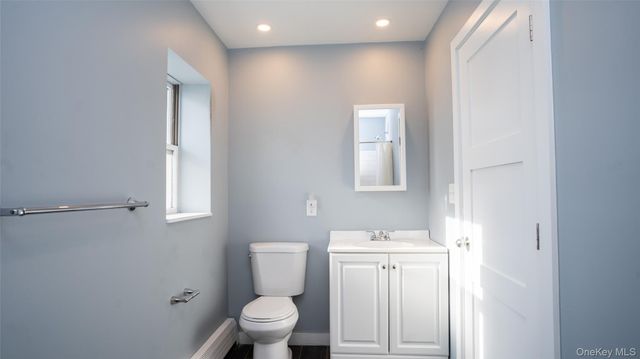 4001 Broadway, Island Park, NY 11558