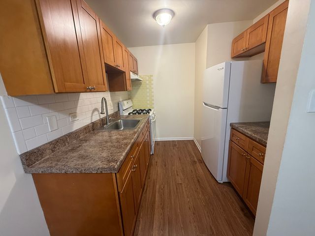 5720 East Avenue 2A, Countryside, IL 60525
