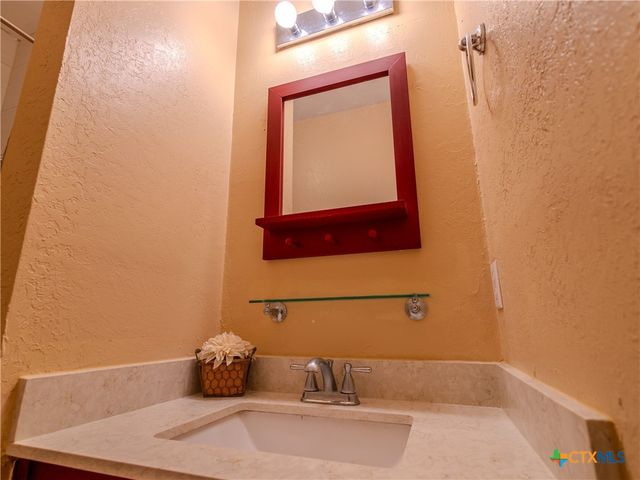 1013 Chestnut Street C-4, San Marcos, TX 78666