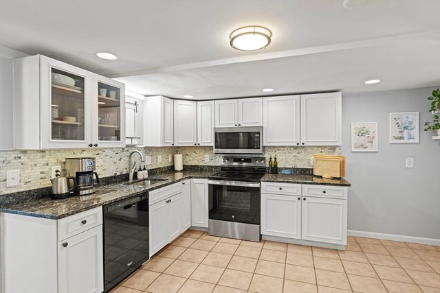 718-R Cabot St, Beverly, MA 01915