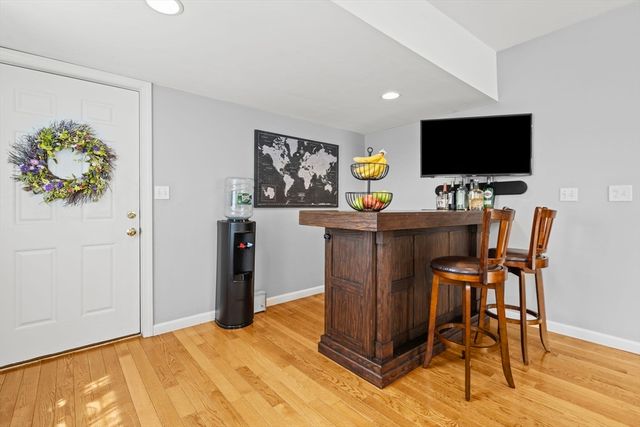 718-R Cabot St, Beverly, MA 01915