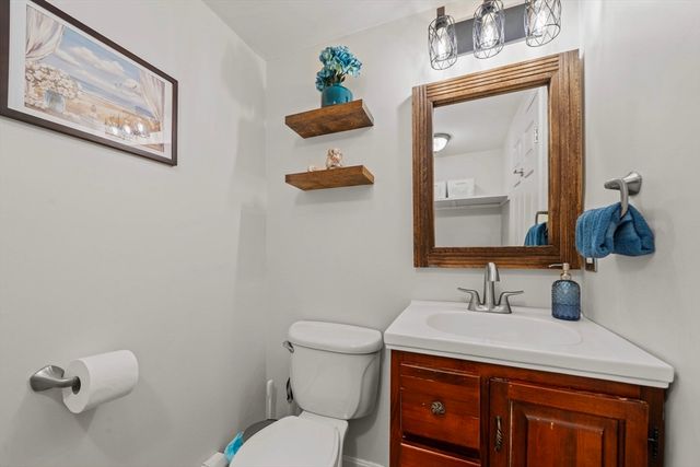718-R Cabot St, Beverly, MA 01915
