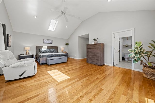 718-R Cabot St, Beverly, MA 01915