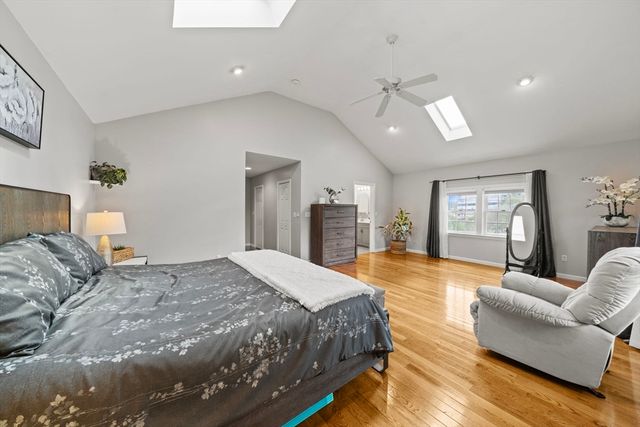 718-R Cabot St, Beverly, MA 01915