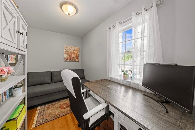 718-R Cabot St, Beverly, MA 01915