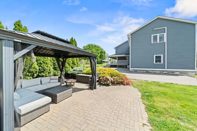 718-R Cabot St, Beverly, MA 01915