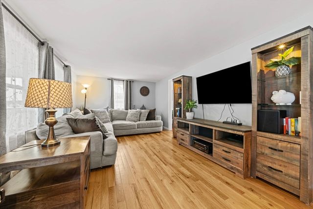 718-R Cabot St, Beverly, MA 01915