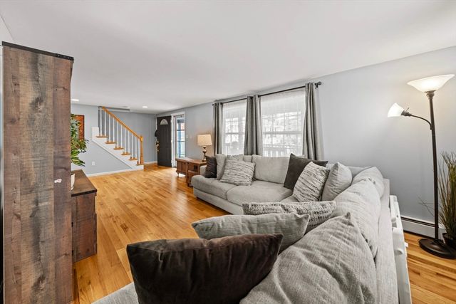 718-R Cabot St, Beverly, MA 01915