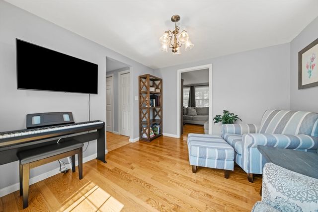 718-R Cabot St, Beverly, MA 01915