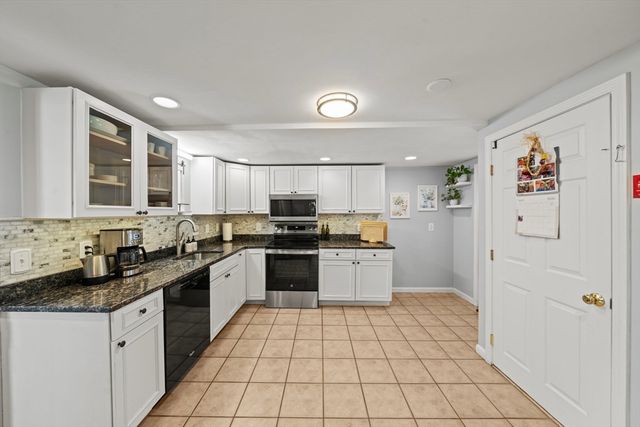 718-R Cabot St, Beverly, MA 01915