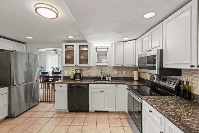 718-R Cabot St, Beverly, MA 01915