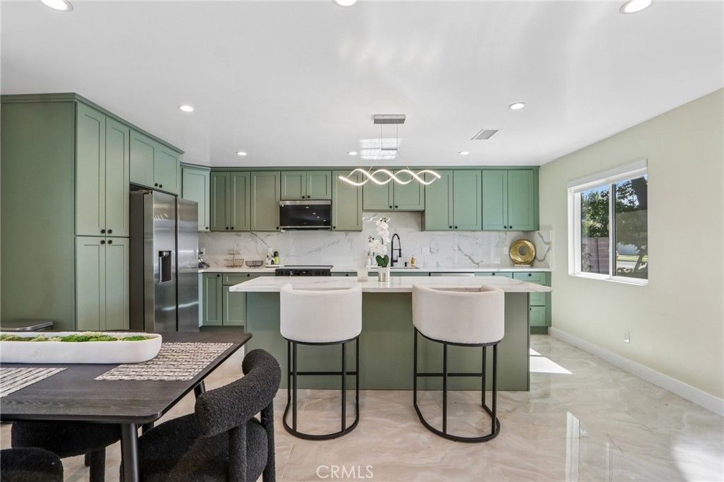 22241 Wyandotte, Canoga Park, CA 91303 — exterior