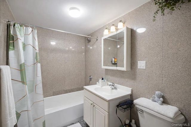 3018 23rd Street, Astoria, NY 11102