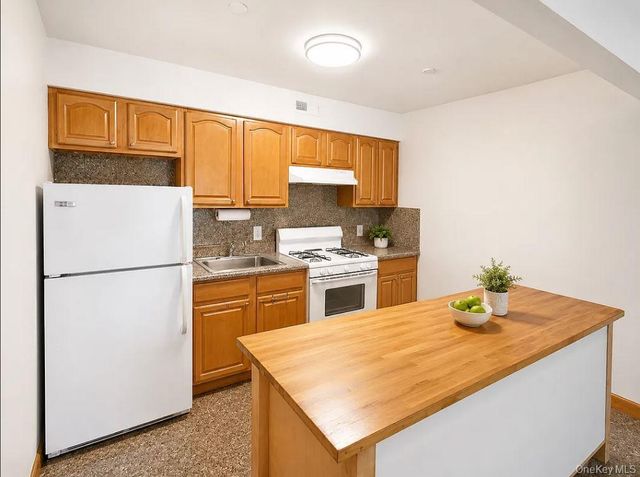 3018 23rd Street, Astoria, NY 11102